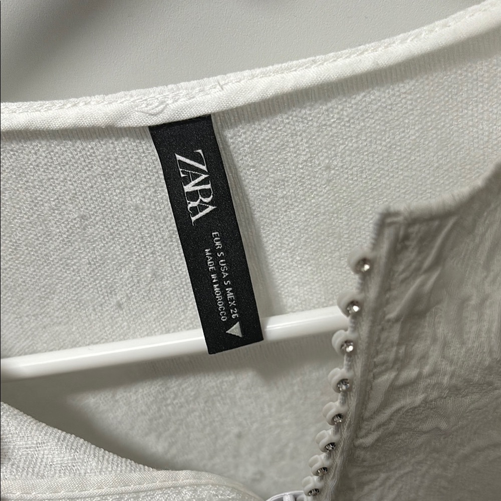 Zara White Textured Ruffle Top - Picture 2 of 7